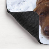 Schokolade Labrador im Schnee Mousepad (Ecke)