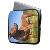 Schokolade Labrador Pit Mix Dog Wading Laptopschutzhülle (Vorderseite Links)