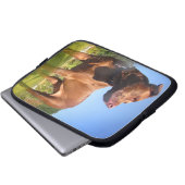 Schokolade Labrador Pit Mix Dog Wading Laptopschutzhülle (Vorne Knopf)