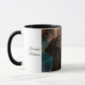 Schokolade Labrador Portrait auf Abstrakter Tasse (Links)