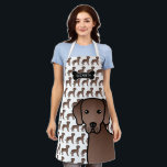 Schokolade Labrador Retriever Cartoon Dog & Name Schürze<br><div class="desc">Desteis originelle Cartoon-Illustration einer niedlichen schokoladenbraunen Farbe Labrador Retriever Zuchthund. Das Hundedesign wird als Muster auf dem Hintergrund der Schürze platziert und am unteren Rand ein größeres Kopfportrait. Die Oberseite hat eine Silhouette mit schwarzem Hund und einen personalisierbaren Textbereich für einen Namen.</div>