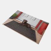 Schokolade Labrador Retriever on Door Mat Fußmatte (Schrägansicht)