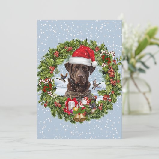 Schokolade Labrador Retriever, Weihnachtskranz Einladung (Stehend Vorderseite)
