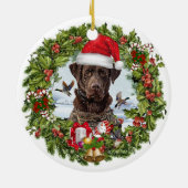 Schokolade Labrador Retriever, Weihnachtskranz Keramik Ornament (Hinten)