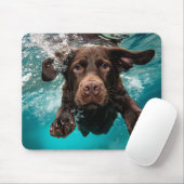 Schokolade Labrador Schwimmen unter Wasser Mousepad (Mit Mouse)