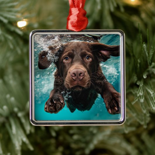 Schokolade Labrador Schwimmen unter Wasser Ornament Aus Metall (Baum)