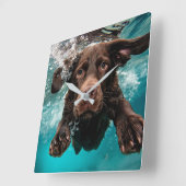 Schokolade Labrador Schwimmen unter Wasser Quadratische Wanduhr (Winkel)