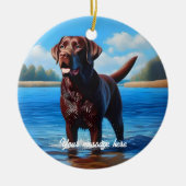 Schokolade Labrador und Blauer See Keramik Ornament (Vorne)