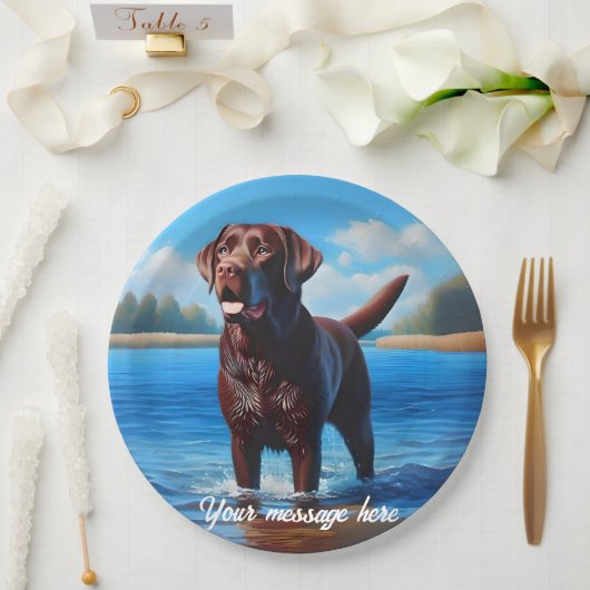 Schokolade Labrador und Blauer See Pappteller (Hochzeit)