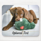 Schokolade Labrador Welpe mit Spielzeug Mousepad (Vorne)