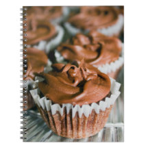 Schokolade Mattierte Cupcakes auf Plate Food Foto