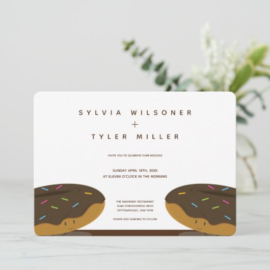 Schokolade Sprinkles Hochzeitsbrown Einladung (Stehend Vorderseite)