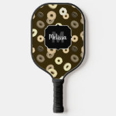 Schokolade Vanille Donuts Muster braun Monogramm Pickleball Schläger (Vorderseite)