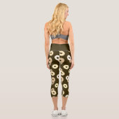 Schokolade Vanille spendet elegantes Muster braun Capri Leggings (Rückseite)