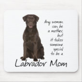 Schokoladen-Labrador-Mama Mousepad (Vorne)