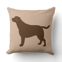 Schokoladen-Labrador-Retriever in der Silhouette