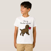 Schokoladen-Labrador-Welpe und rotes Herz T-Shirt (Vorne ganz)