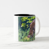 Schokoladen-Labrador-Welpe Zweifarbige Tasse (VorderseiteRechts)