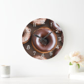 SchokoladenDonuts mit Sprinklen Große Wanduhr (Zuhause)