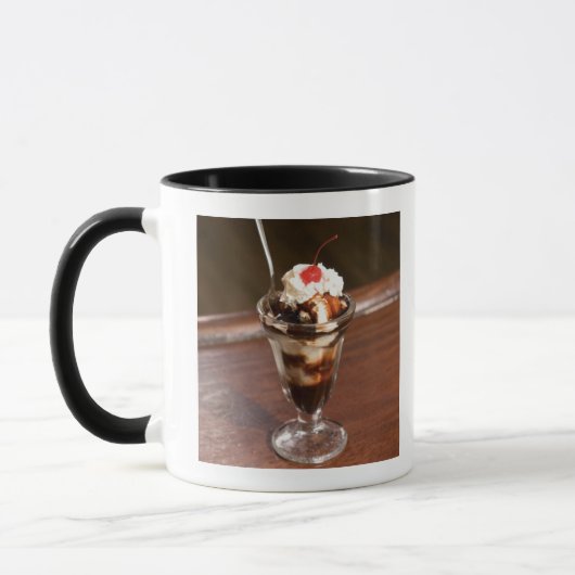 Schokoladeneiscremebecher Tasse (Links)