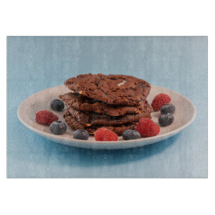 Schokoladenkekse mit Beeren Food Foto Schneidebrett