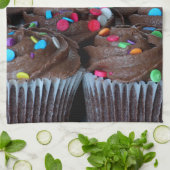 Schokoladenkleine kuchen mit besprüht Handtuch (Gefaltet)