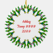 Schokoladenkuchen-blondes Haar-Baum-Kranz Keramik Ornament (Hinten)