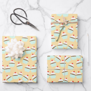 Schokoladenkuchen mit Creme und Kirsche oben Geschenkpapier Set