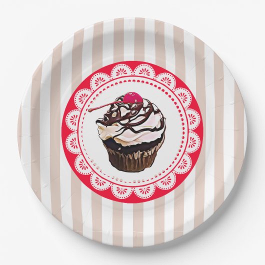 Schokoladenkuchen mit Tellern aus Kirschpapier Pappteller (Vorderseite)