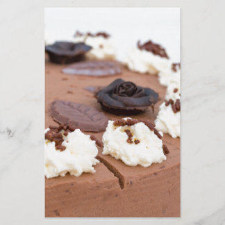 Schokoladenkuchen mit Tortenspitze im Detail Briefpapier