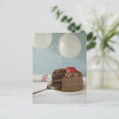 Schokoladenkuchen mit vermisstem Stück auf dem Tis Postkarte (Stehend Vorderseite)