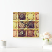 Schokoladenpralinen quadratische Wanduhr (Zuhause)