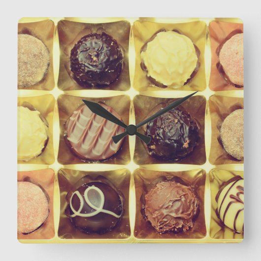 Schokoladenpralinen quadratische Wanduhr (Vorderseite)