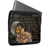 Schokoladenstücke und Mandeln Nahe Fotografie Laptopschutzhülle (Vorne Rechts)