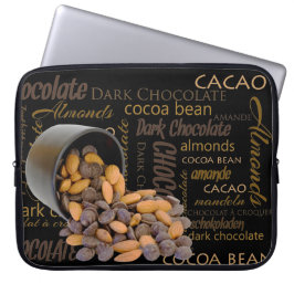 Schokoladenstücke und Mandeln Nahe Fotografie Laptopschutzhülle