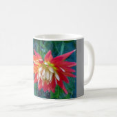 Schön gestaltete Tasse mit roter Blume (VorderseiteRechts)