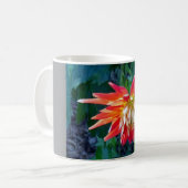 Schön gestaltete Tasse mit roter Blume (Vorderseite Links)