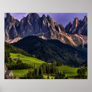 Schöne abgeschiedene einsame Kirche St. Maddalena Poster