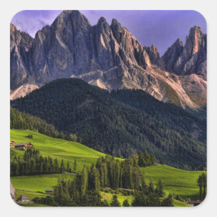 Schöne abgeschiedene einsame Kirche St. Maddalena Quadratischer Aufkleber