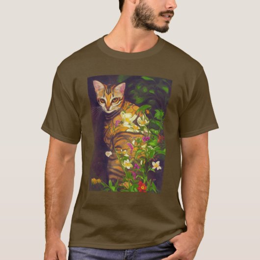 Schöne abyssinische Katze im Mitternachtsgarten T-Shirt (Vorderseite)