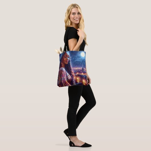Schöne afrikanische Kunst Tasche (Am Model)