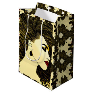 Schöne afroamerikanische Frau mit Locations Mittlere Geschenktüte