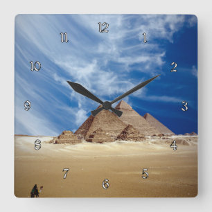 Schöne ägyptische Pyramiden an einem sonnigen Tag Quadratische Wanduhr