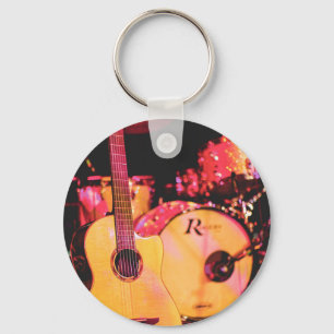 Schöne akustische Gitarre Schlüsselanhänger