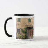 Schöne alte Zuhause mit Blume in San Gimignano Tasse (Links)