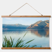 Schöne Aussicht auf den schönen Wanaka-See Wandteppich Mit Holzrahmen (Vorne)