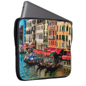 Schöne Aussicht auf die Wasserstraße und die alten Laptopschutzhülle (Vorne Rechts)