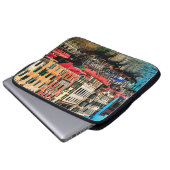 Schöne Aussicht auf die Wasserstraße und die alten Laptopschutzhülle (Vorne Knopf)