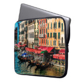 Schöne Aussicht auf die Wasserstraße und die alten Laptopschutzhülle (Vorderseite Links)