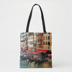 Schöne Aussicht auf die Wasserstraße und die alten Tasche